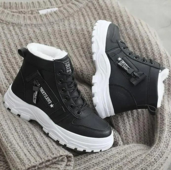 Women's Chunky Sherpa-Lined Lace-Up Winter Boots