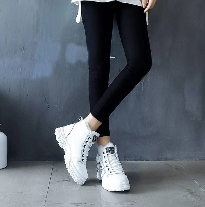 Women's Chunky Sherpa-Lined Lace-Up Winter Boots