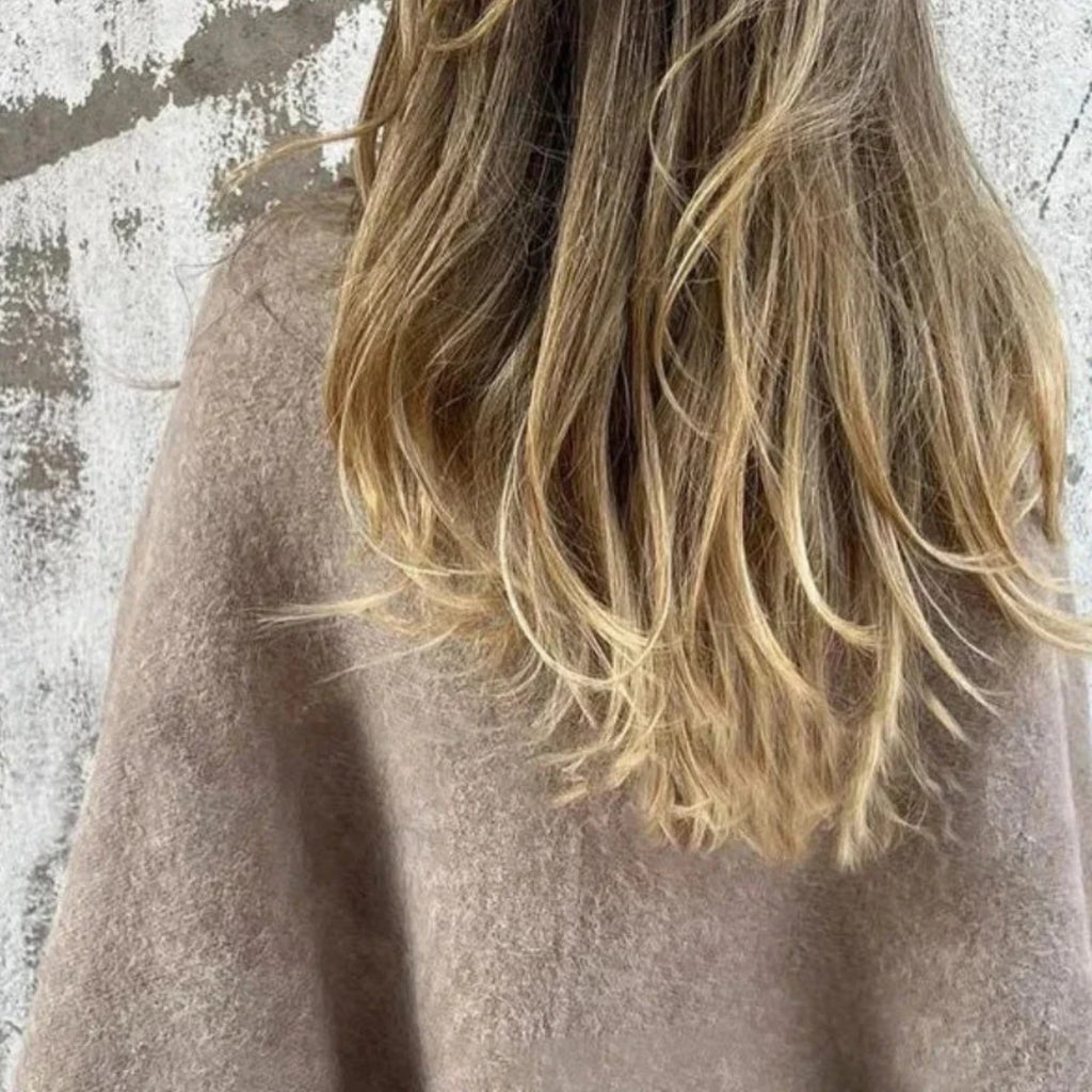 Women's Coats with Round Neckline and Long Sleeves
