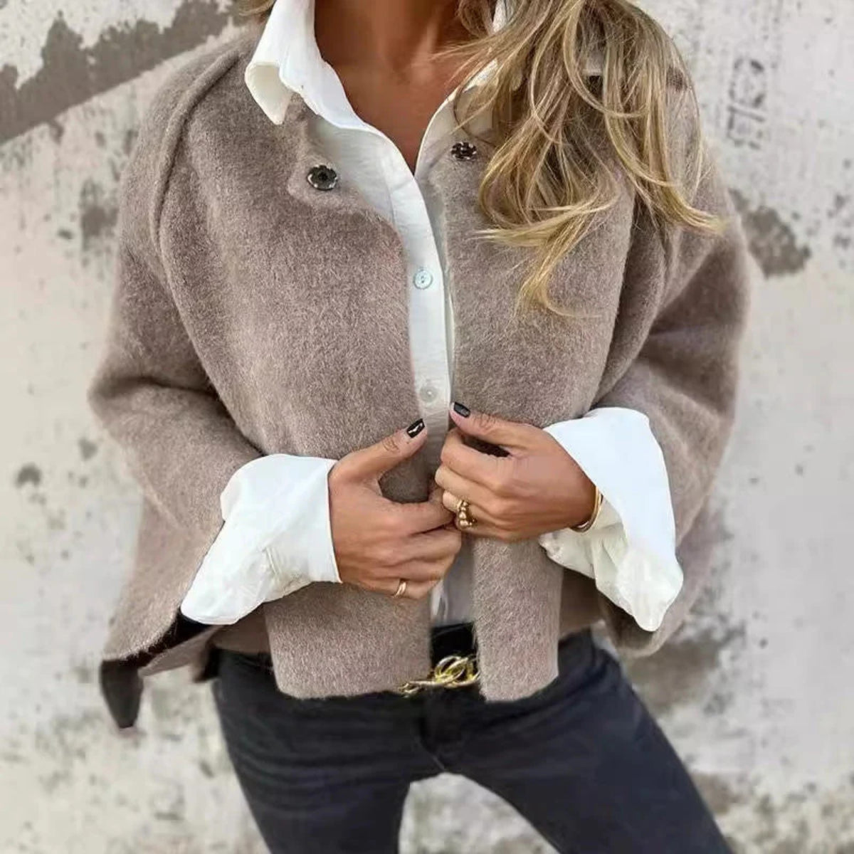 Women's Coats with Round Neckline and Long Sleeves